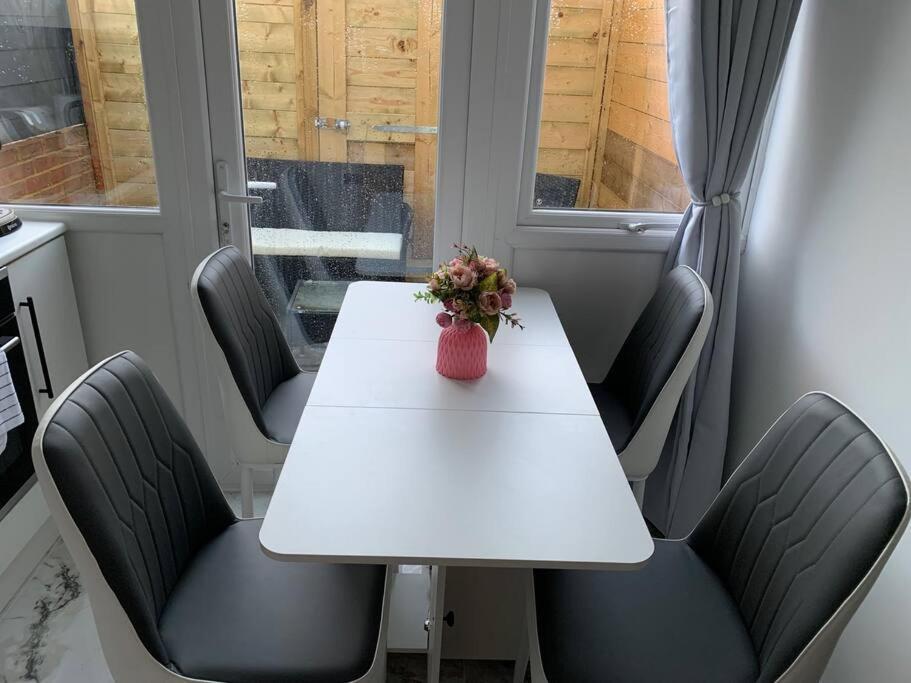 Apartment C, A One Bedroom Flat In South London Carshalton Exterior foto